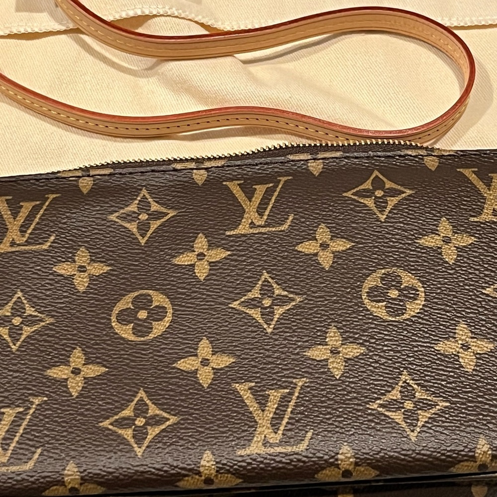 Authentic Louis Vuitton Pochette Accessories NM in the Monogram - Picture 8 of 16